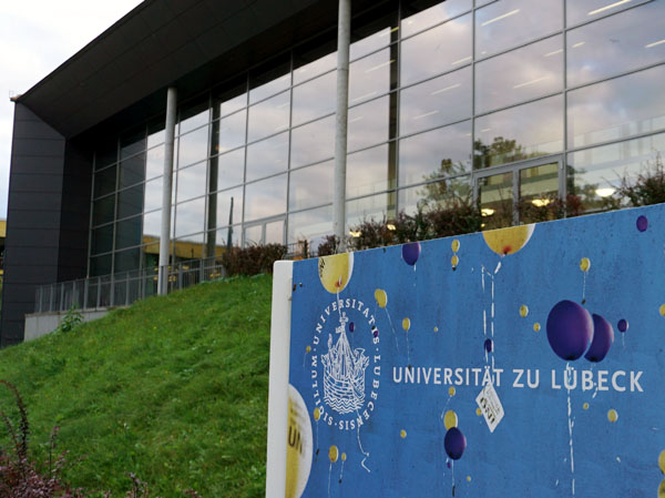 Die Universität zu Lübeck (UzL) ist für ihren Einsatz für Vielfalt und gegen Diskriminierung erneut ausgezeichnet worden. Foto: Archiv