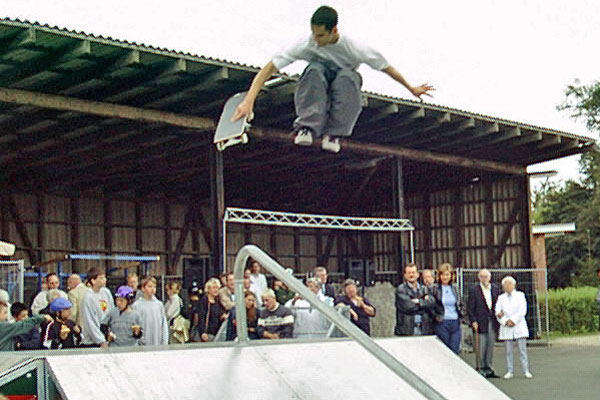 Die ursprüngliche Travemünder Skateanlage wurde im Sommer 2000 am Haus der Jugend (Auf dem Baggersand) feierlich eröffnet. Später wurde sie auf das Leuchtenfeld verlegt. Foto: Helge Normann