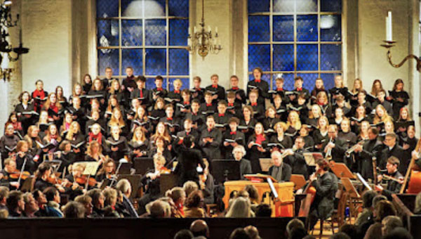 Der Oberstufenchor des Johanneums und der Jugendchor an St. Aegidien führen in diesem Jahr gemeinsam das Weihnachtsoratorium von Johann Sebastian Bach auf. Foto: Veranstalter