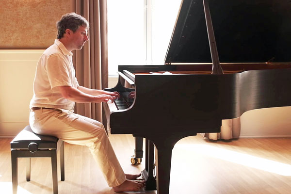 Auch in diesem Jahr wird Daniel Fritzen seine Zuhörerschaft wieder regelmäßig mit seinen Klaviermatineen erfreuen. Foto: Privat