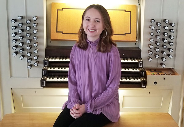 Die amerikanische Organistin Celina Kobetitsch ist bei „Musik am Mittwoch“ zu hören. Foto: Heiner Arden