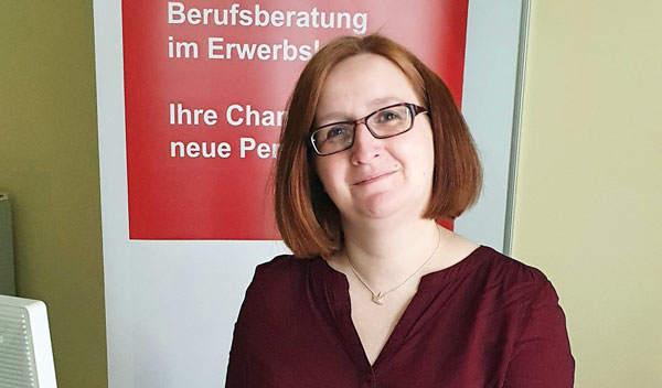 Nicole Kowalski, Lübecker Expertin im Team Berufsberatung im Erwerbsleben, lädt zur offenen Sprechstunde. Foto: Arbeitsagentur