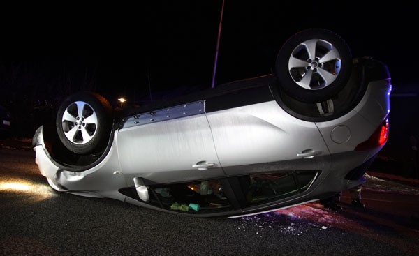 Die Opel-Fahrerin musste durch die Rettungskräfte aus ihrem PKW befreit werden. Fotos: VG