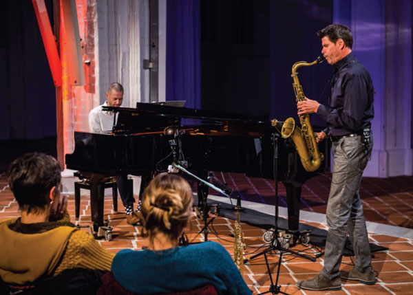 Stefan Kuchel (Saxophon) und Jan-Christoph Mohr (Piano) spielen deutsche Weihnachtslieder im jazzigen Gewand. Foto: Veranstalter