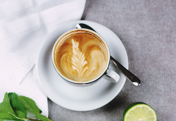 In gemütlicher Atmosphäre bei Kaffee und Kuchen kann sich über Erfahrungen mit der Krankheit ausgetauscht werden. Foto: Symbolbild/Krebsgesellschaft
