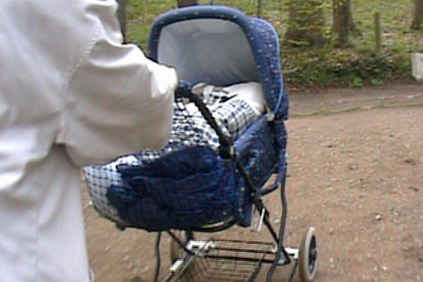 Ein Spaziergang mit Baby, gemeinsam mit anderen Müttern an der frischen Luft in Verbindung mit Ausdauer-, Kräftigungs- und Rückbildungsübungen helfen, die Kondition zu stärken und ein besseres Körpergefühl zu bekommen. Foto: Archiv/HN