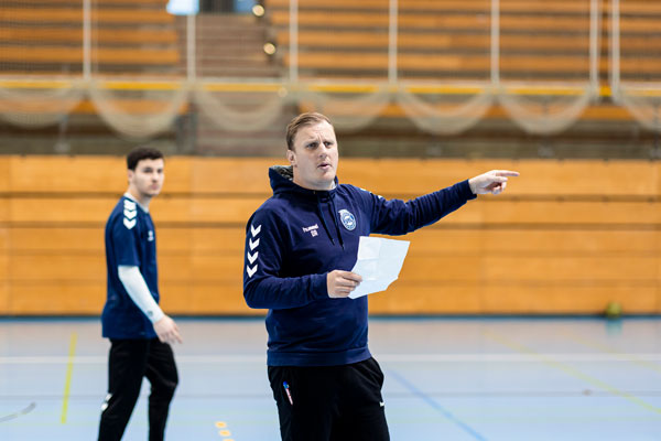 „Wir haben in den letzten Wochen aber gezeigt, dass wir in der Lage sind, oben mitzuhalten“, sagt Trainer David Röhrig. Foto: VfL