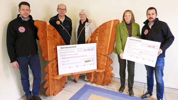 Spendenübergabe: Broder Gust, Stefan Paetz und Jutta Burchard, Karin Bühring und Niko Raap. Foto: W.Kamlott  TBF Presseagentur