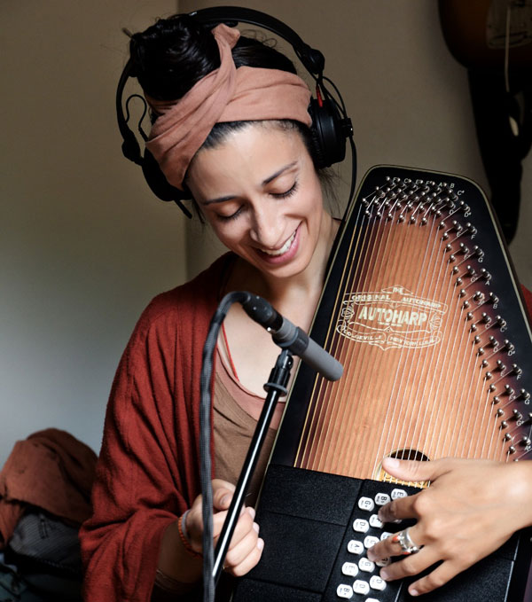 Multiinstrumentalistin Graziella Schazad tritt im Altstadtbad Krähenteich auf. Foto: Veranstalter