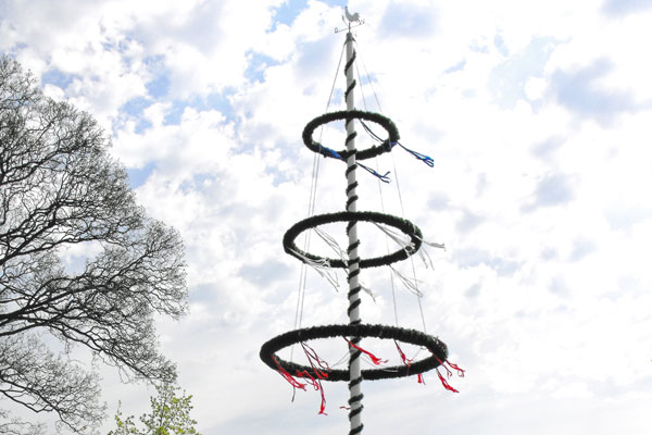 In Sereetz wird am 01. Mai der Maibaum aufgestellt. Foto: Veranstalter