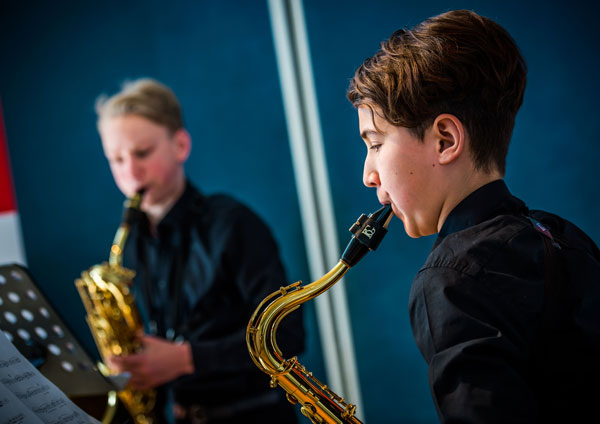 Lübecker Preisträger des Landeswettbewerbs „Jugend Musiziert“ sind am Sonntag in der Aula des Johanneums zu hören. Foto: Veranstalter