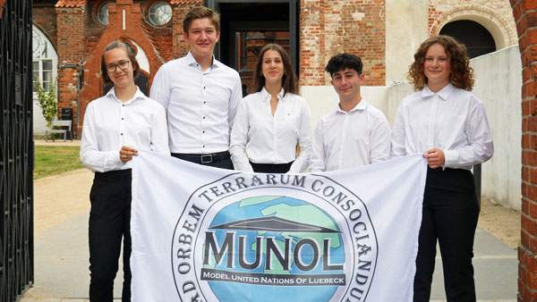 Junge Menschen aus Schweden, England und Ägypten reisen nach Lübeck, um an MUNOL teilzunehmen. Foto: Veranstalter, O-Ton: Harald Denckmann