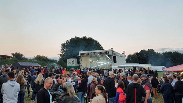 Das Waldfest in Gleschendorf feiert Jubiläum. Am 8. Juli heißt es zum 50. Mal „Tanz im Freien“. Foto: Veranstalter
