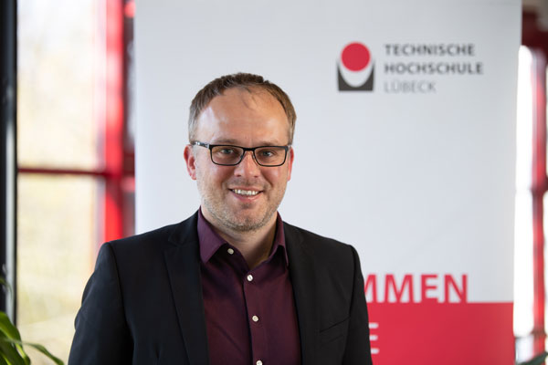 Dr.-Ing. Dennis Kolberg ist der neue Professor für Wirtschaftsingenieurwesen an der Technischen Hochschule (TH) Lübeck. Foto: TH Lübeck