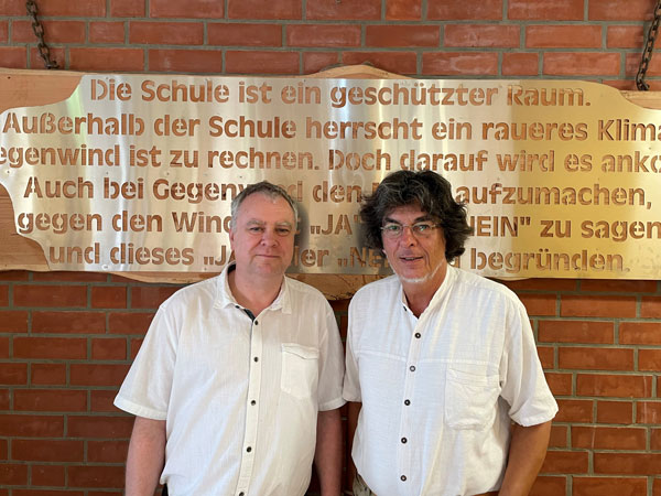 Friedrich Thorn (rechts) wurde als Verbandsvorsteher des Schulverbandes an der Stecknitz wiedergewählt. Stefan Rieckhof ist Vorsitzender des Hauptausschusses. Foto: hfr