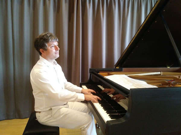 An jedem dritten Sonntag eines Monats findet eine Klaviermatinee mit Daniel Fritzen im Haus Eden statt. Foto: Veranstalter