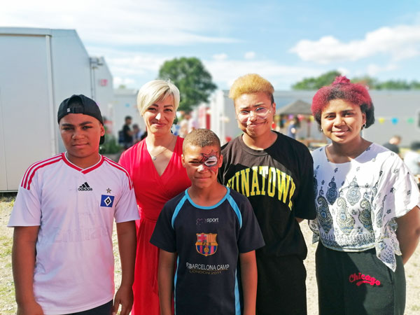 Irina aus der Ukraine mit ihren Kindern Braun (13), Christian (10), Alina (17) und Madonna (14, von links). Fotos: Gemeindediakonie Lübeck
