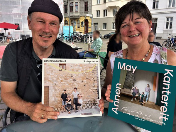 Die beliebte Vinyl-Lounge in Lübeck mit Drea und Wolfgang bringt diesmal Musik von Annen May Kantereit. Foto: Veranstalter