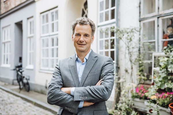 „Ich möchte zeigen, dass politische Führung auch bedeutet, mit gutem Beispiel voranzugehen“, sagt Bürgermeister-Kandidat Dr. Axel Flasbarth (Grüne). Foto: Grüne
