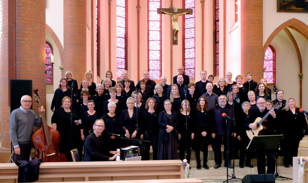 „The German Folk and Gospel Choir“, hier bei einem früheren Auftritt in der Propsteikirche Herz Jesu. Fotos: GFGC/meg