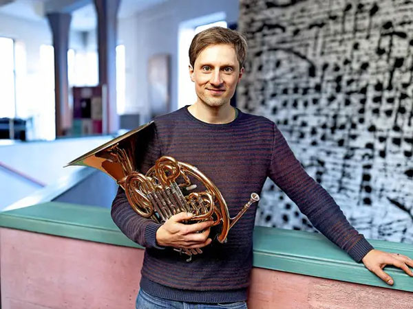 Johannes Borck, Horn wechselte 1998 von der Geige zum Horn und wurde vom Solohornisten des Gewandhausorchesters Leipzig, Bernhard Krug, unterrichtet. Foto: Veranstalter