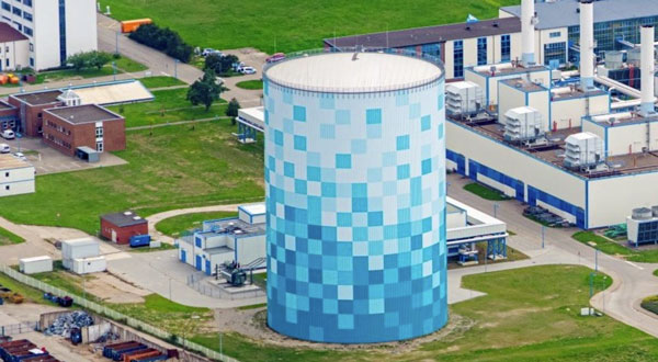 Die Power to Heat Anlage in Rostock samt Wärmespeicher ist seit einem Monat am Netz und versorgt Rostock mit klimafreundlicher Wärme aus Windkraft. Foto: SWRAG-Rostock