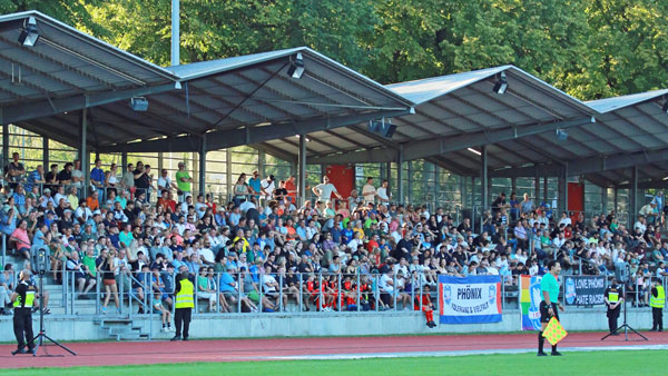Der 1. FC Phönix Lübeck überlässt allen Besuchern die Frage, was ihnen der Eintritt für diesen Regionalliga-Kracher gegen die Kieler Jungstörche wert ist. Foto: Veranstalter