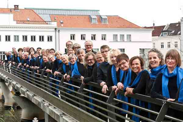 Zehn renommierter Chöre sind beim Lübecker Adventssingen dabei. Foto: Veranstalter/Bunderla