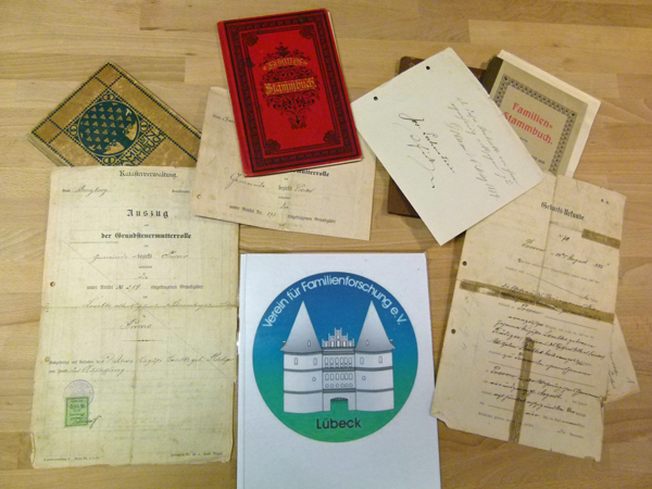 Der Verein für Familienforschung hilft beim Entziffern alter Handschriften. Foto: Veranstalter