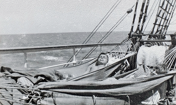 Das idyllische Bild sollte nicht täuschen: Das Leben an Bord war auch für die sehr jungen Seeleute meist hart, allerdings prägend für das ganze Leben. Fotos: Karl Erhard Vögele