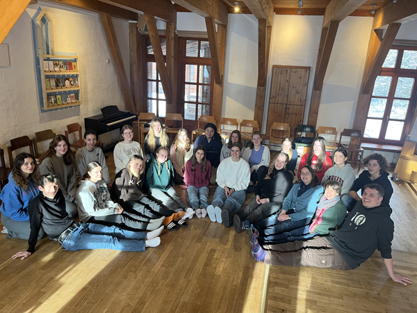 Im Rahmen ihres Wahlpflichtfachs Ehrenamt nimmt die 10. Klasse des Johanneums zu Lübeck am Juleica-Kurs in Nütschau teil. Fotos: Annkathrin Bornholdt