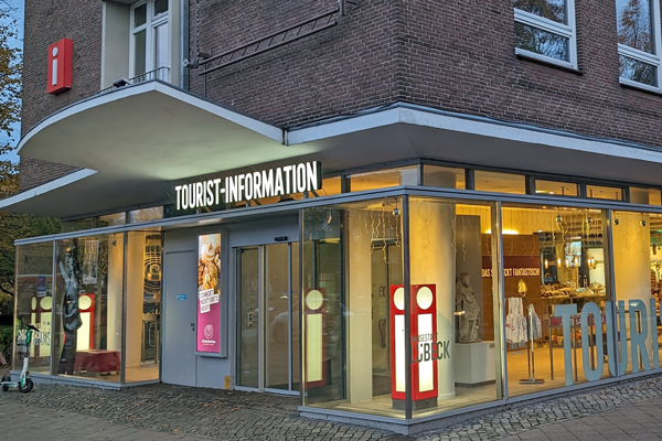 In der städtischen Tourist-Information am Holstentorplatz ist ein erfolgreicher Mitbewerber für die Gastronomie entstanden. Fotos: Archiv/HN