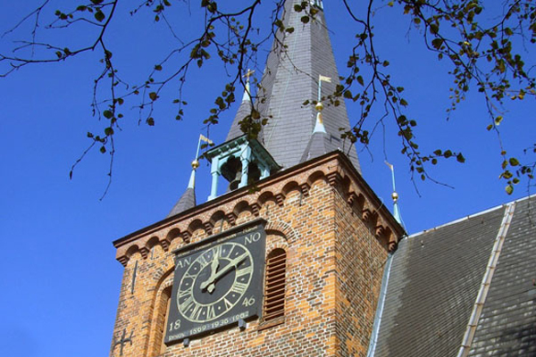 In der Fischerkirche St. Andreas (Schlutuper Kirchstr. 17) findet am 18. Februar 2024 ab 17:00 Uhr unter dem Titel „Urschall und Klangstrom“ ein Gongkonzert