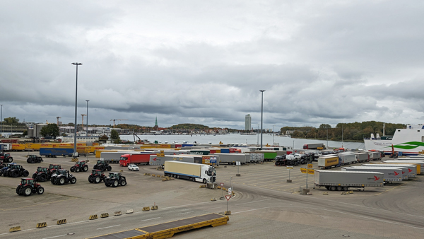 Hier ist immer was los: Zum Tag der Logistik am 18. April öffnet die LHG ihre Tore für alle, die einen Blick hinter die Kulissen des Hafenunternehmens werfen möchten. Foto: Archiv/HN