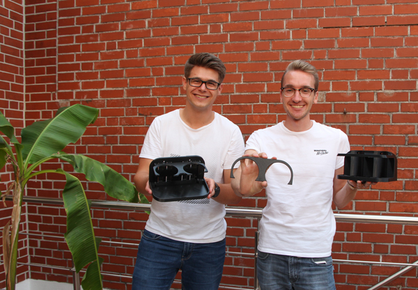Maxi Krautzik und André Tams freuen sich immer über neue Produkt-Ideen. Foto: MA 3D Druck