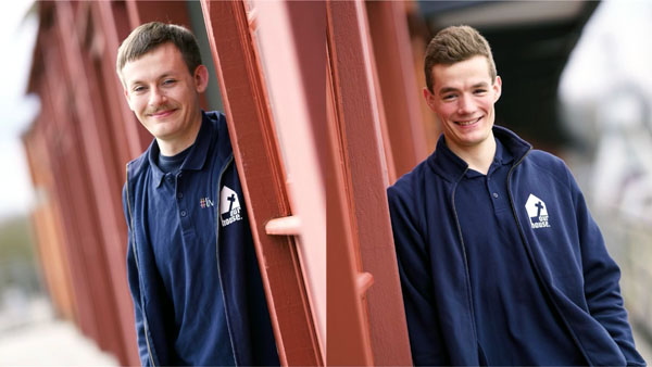 Die Brüder Oliver und Stefan Münder sind mit 27 und 24 Jahren die jüngsten Ansgarkreuz-Träger, die im Kirchenkreis mit der Ehrung gewürdigt werden. Foto: Guido Kollmeier