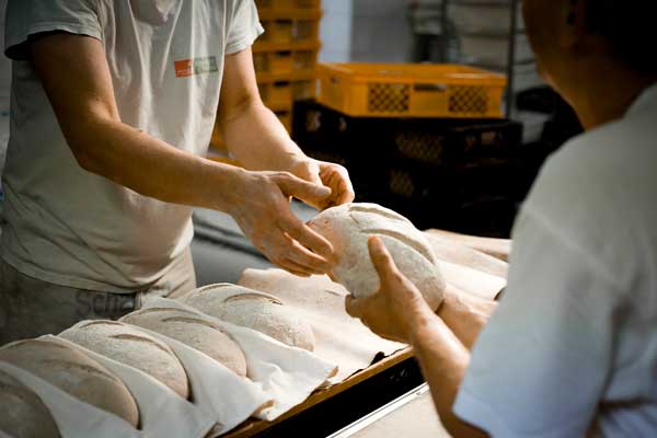 Beim Brotbacken mehr Brötchen verdienen: Bäckerei-Beschäftigte in Lübeck bekommen ab Oktober mehr Lohn. Foto: NGG.
