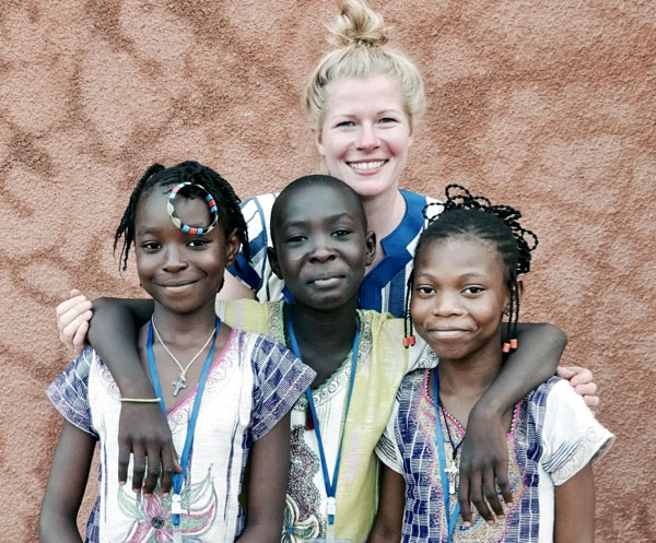 Maria Behrens und ihre Schülerinnen und Schüler grüßen Lübeck aus Ouagadougou. Foto: privat, O-Ton: Harald Denckmann