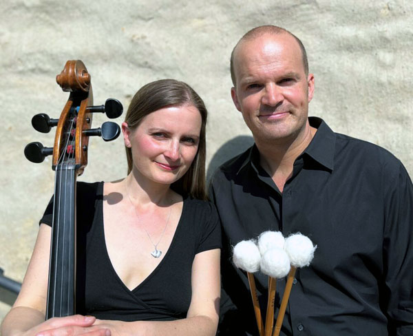 Das Duo Raphani begeisterte das Publikum in den Lübecker Kammerspielen. Foto: Thorsten Lange-Rettich