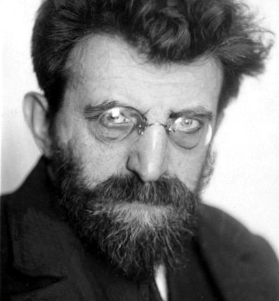 Der Autor und Anarchist Erich Mühsam wurde am 26. April 1878 in Berlin geboren und wuchs in Lübeck auf. Foto: Bundesarchiv
