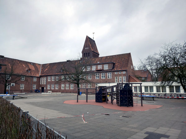 Die Grund- und Gemeinschaftsschule Trave soll für elf Millionen Euro saniert und erweitert werden. Foto: Hansestadt Lübeck