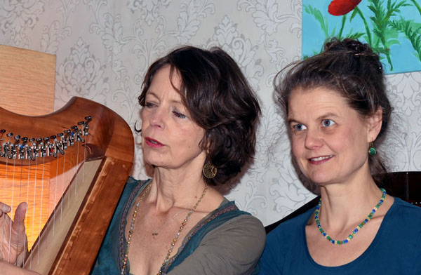 Silke Wegerich und Birte Bernstein laden zu einem Abend der Erzählkunst ein. Foto: Veranstalter