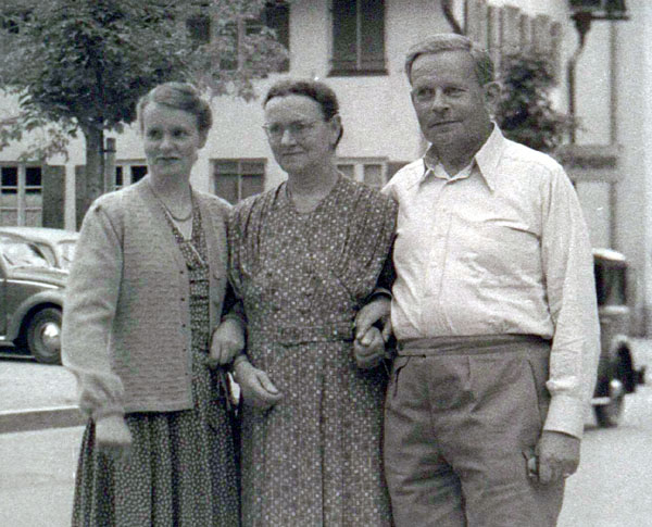Das Ehepaar Wilhelm und Elisabeth Jannasch (hier auf einem Familienbild mit Tochter Christine) werden in Lübeck mit einer Gedenkfeier geehrt. Foto: Uni-Archiv Mainz/privat