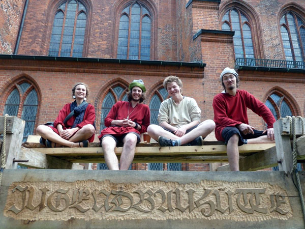 Seit zehn Jahren haben junge Leute in Lübeck die Möglichkeit ganz praktischen Denkmalschutz zu erleben. Foto: DSD