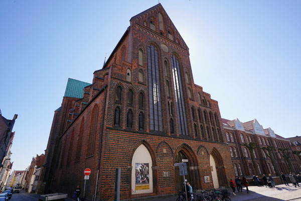 Am Samstag findet ein weiteres „Viertel nach Zwölf“-Konzert in der Lübecker Katharinenkirche statt. Foto: Archiv