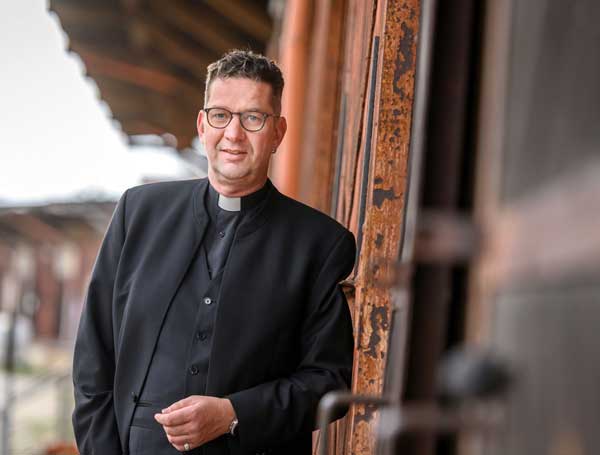 Heiko von Kiedrowski hält im ersten Online-Gottesdienst 2022 des Kirchenkreises Lübeck-Lauenburg die Predigt. Foto: Guido Kollmeier