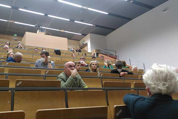 Die Ringvorlesung findet jeweils im Audimax der Universität Lübeck statt. 
Foto der letzten Veranstaltung: Selina Vogt.
