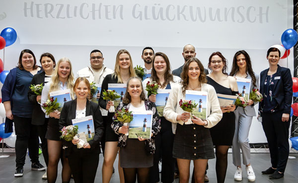 In Lübeck konnte das UKSH 15 neuen Pflegefachkräften gratulieren. Foto: UKSH