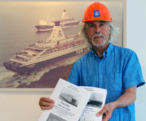 Rainer Wiedemann stellt sein Buch über den Niedergang der Flender Werft vor.