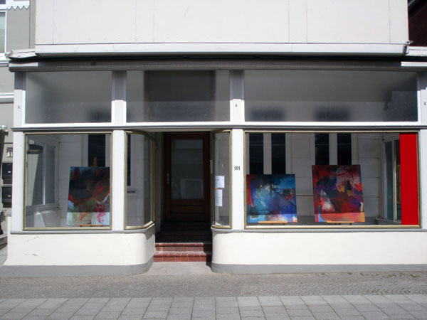 Um Kunst-Schaufenster in der Kurgartenstraße sind jetzt Werke von Gudrun Hühn ausgestellt. Foto: Veranstalter